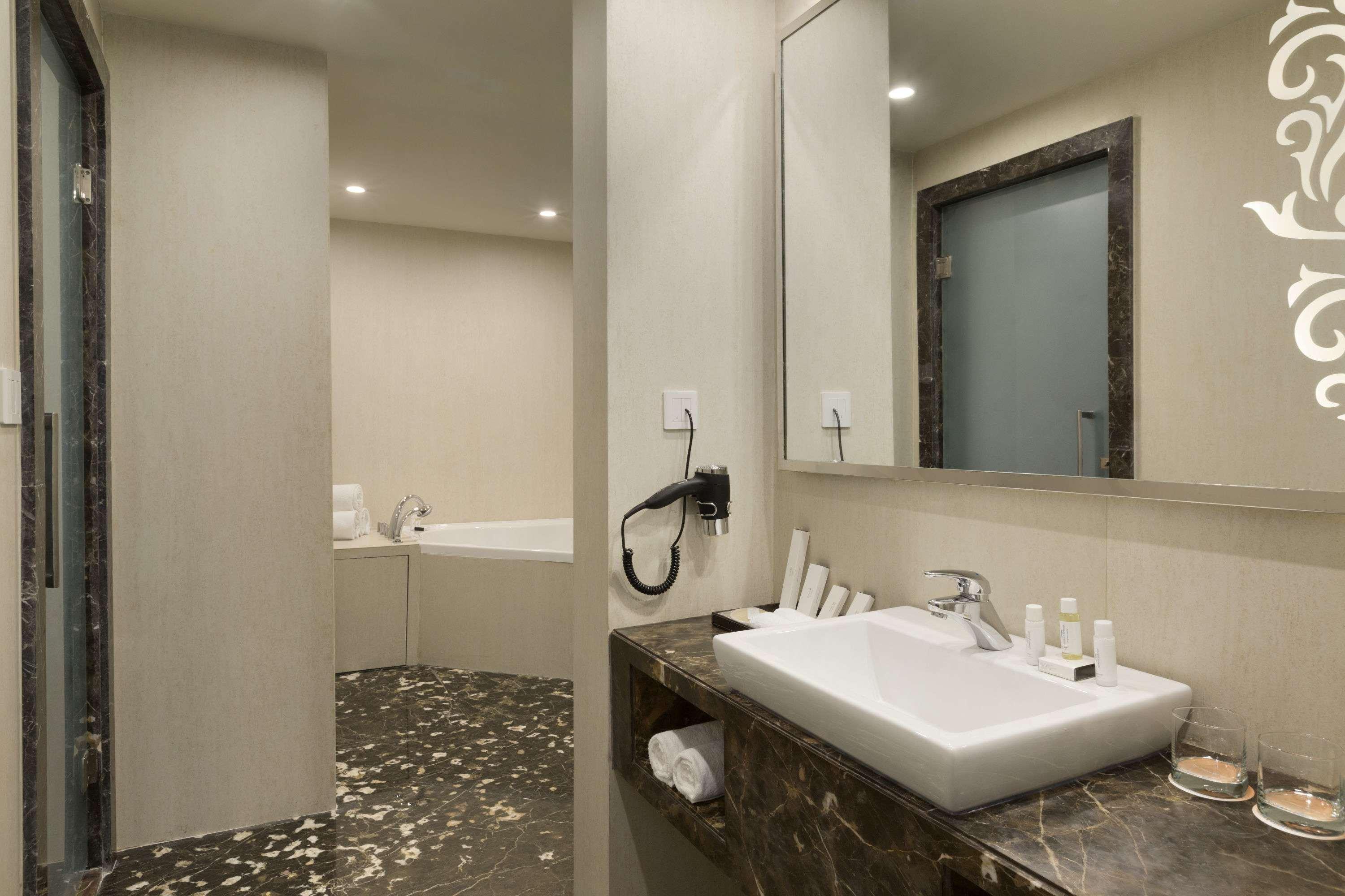 Howard Johnson By Wyndham, Hebbal, Bengaluru Exterior foto